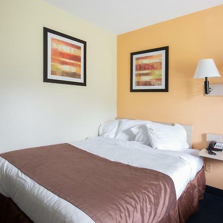 Days Inn By Wyndham New Philadelphia Exterior foto
