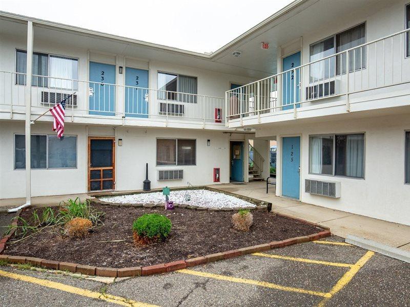 Days Inn By Wyndham New Philadelphia Exterior foto