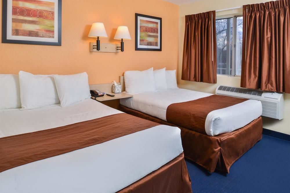 Days Inn By Wyndham New Philadelphia Exterior foto