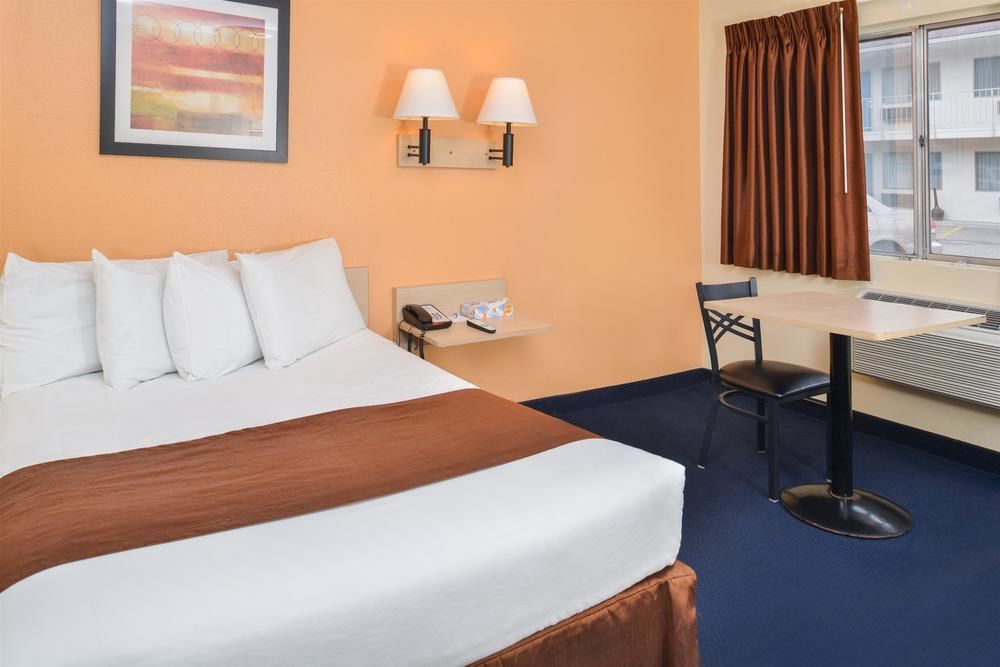 Days Inn By Wyndham New Philadelphia Exterior foto