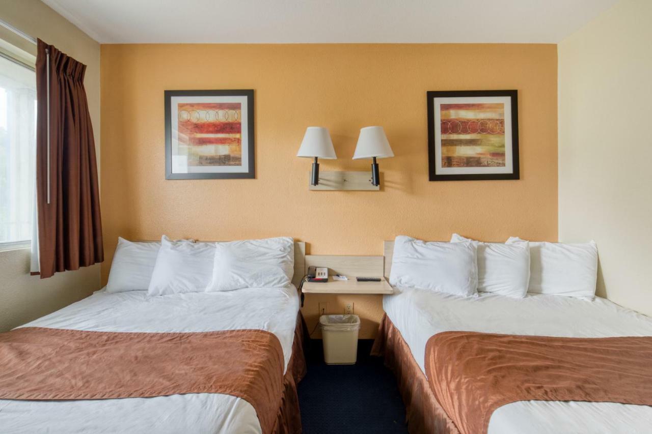 Days Inn By Wyndham New Philadelphia Exterior foto