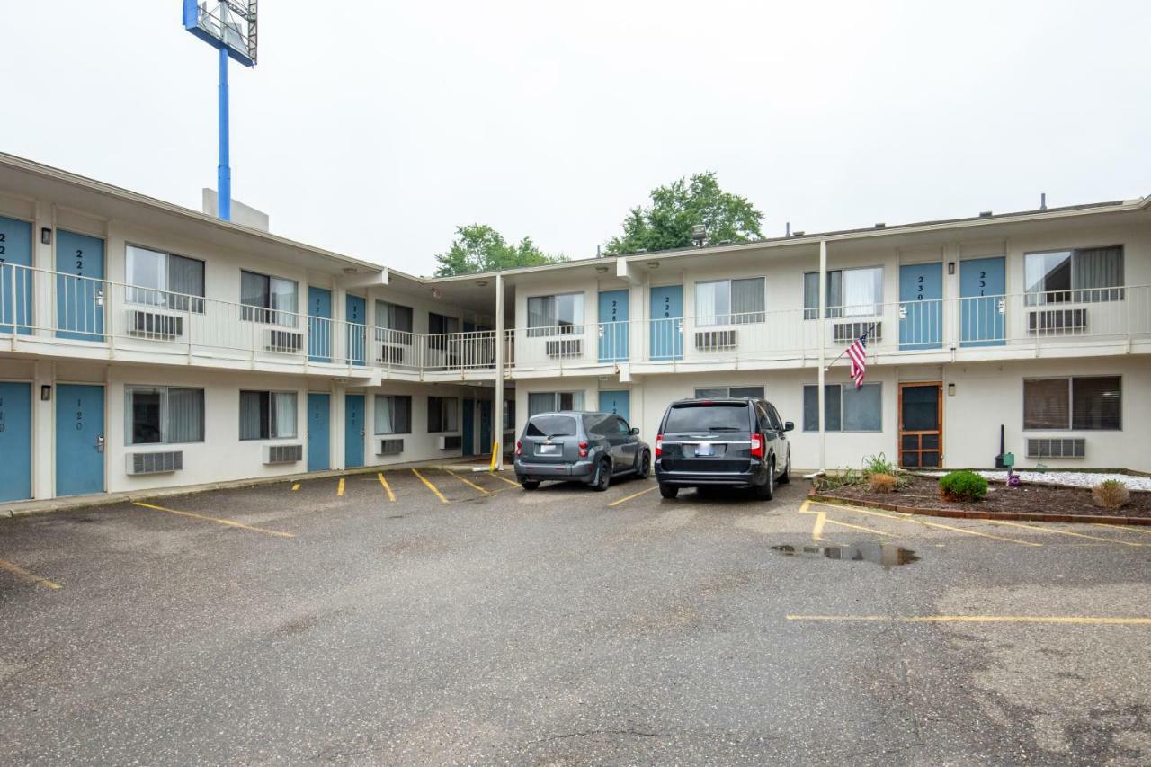 Days Inn By Wyndham New Philadelphia Exterior foto