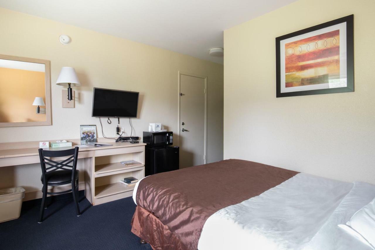 Days Inn By Wyndham New Philadelphia Exterior foto